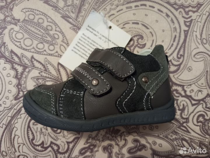 Продам ботиночки детские