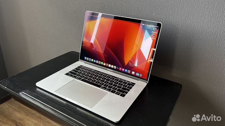 MacBook Pro 15 2019 1 цикл (царапина экран)