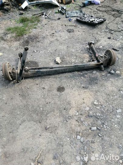 Балка задняя со ступицами