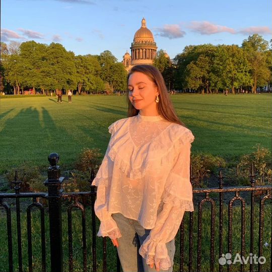 Блуза с воланами