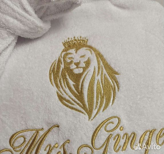Халат с именной вышивкой льва