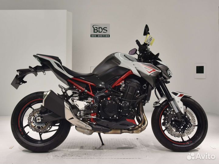 Kawasaki Z900 (2022) (1752 км)