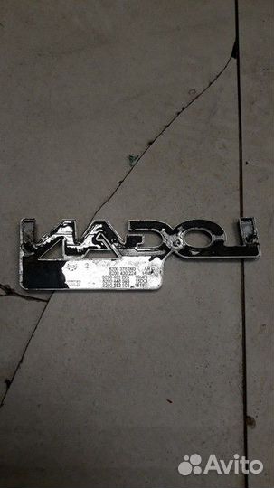 Эмблема крышки багажника Renault Logan