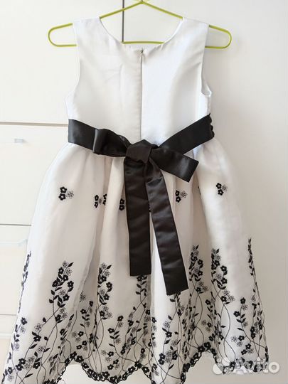 Платье для девочки нарядное р. 110