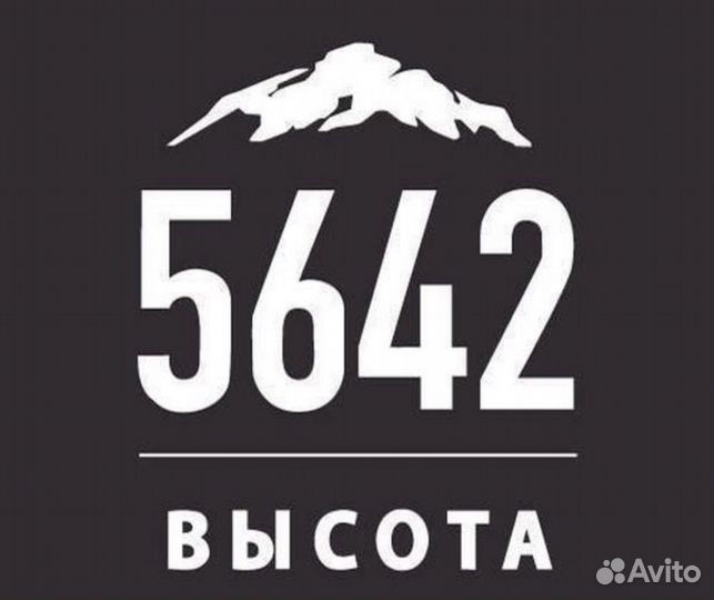 Официант в премиум ресторан