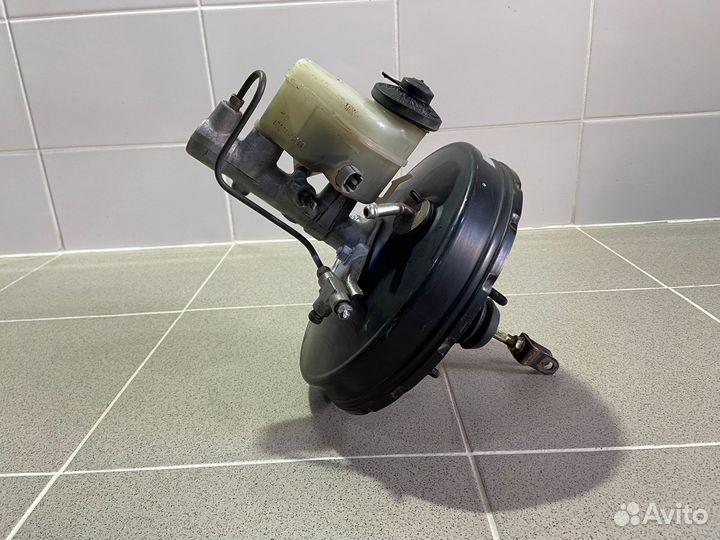 Вакуумник с гтц Toyota Corolla Levin 1994