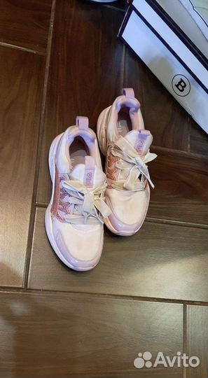 Кроссовки для девочки 36
