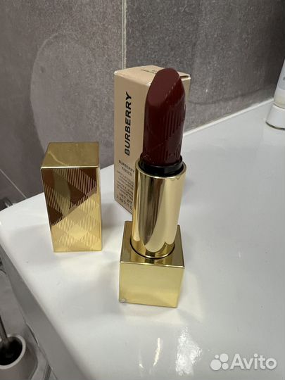 Burberry губная помада Oxblood 97 Оригинал