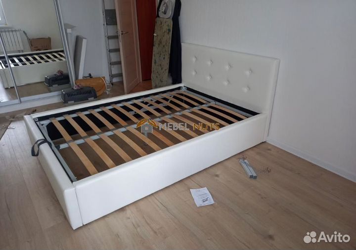 Кровать мягкая