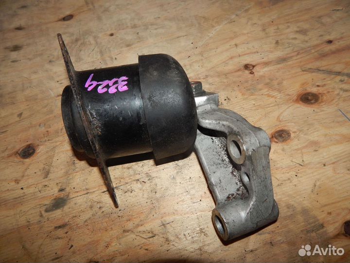 Подушка двигателя