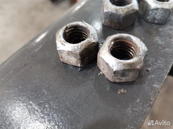 Гайка крепления полуоси задней ступицы renault