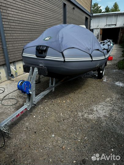 Моторная лодка