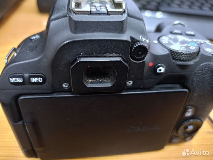 Зеркальная камера Canon EOS 200D 18-55 Kit