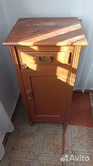 Тумбочка старинная
