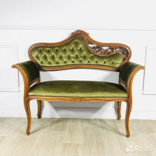 Антикварная кушетка из ореха середины хх века