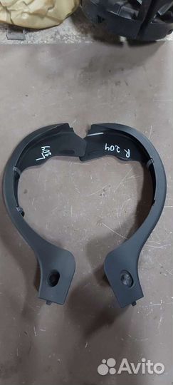 Накладка петля крышки багажника Mercedes w204