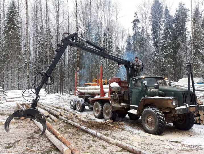 Урал лесовоз с манипулятором
