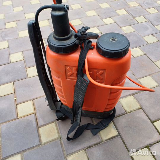 Опрыскиватель садовый ручной