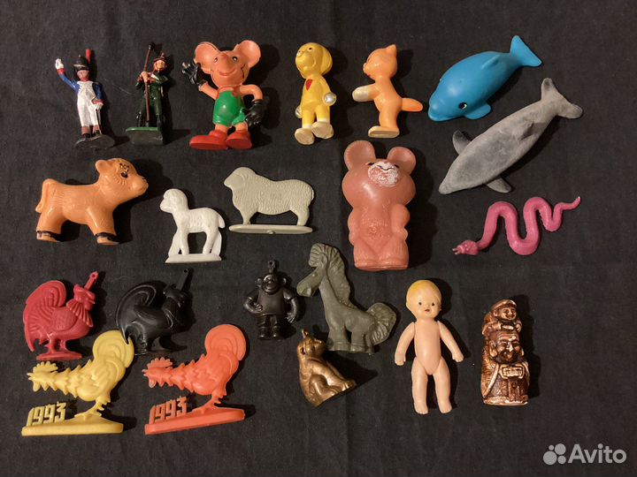 Старые киндеры. Солдатики. Фигурки зверей. Пупс