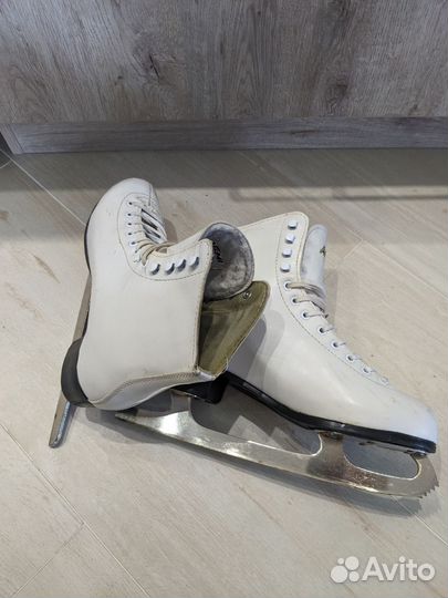 Коньки фигурные женские