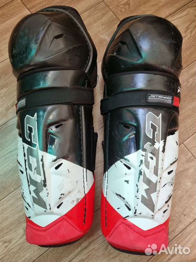 Щитки хоккейные Reebok К7 12 и сcm FT4 14