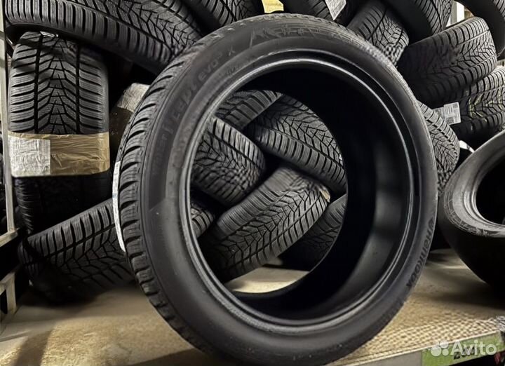 Hankook Winter I'Cept Evo 3 W330A 285/40 R21 109