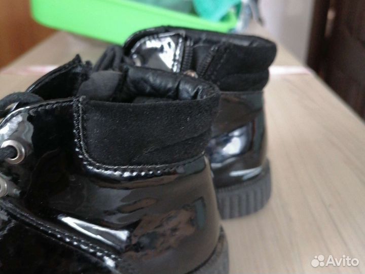 Полуботинки для девочки лаковые