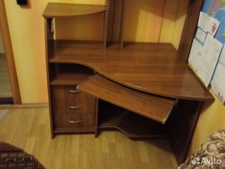 Компьютерный стол