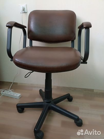 Продаю в связи с переездом мебель