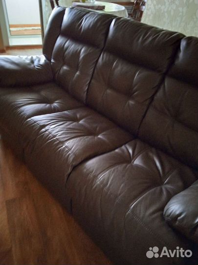 Кожаный диван