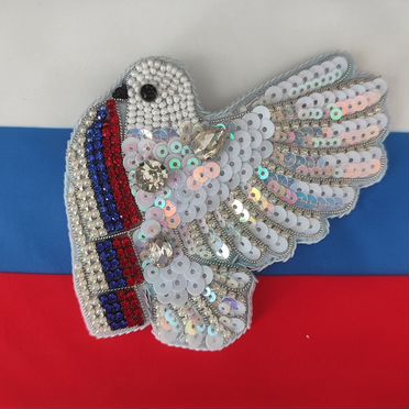 Брошь ручной работы из бисера