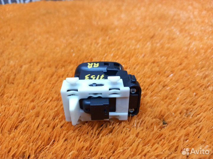 Кнопка стеклоподъемника задняя правая