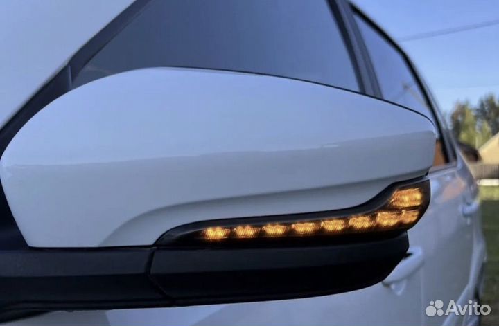 Повторители в боковые зеркала Гранта кубики Лексус