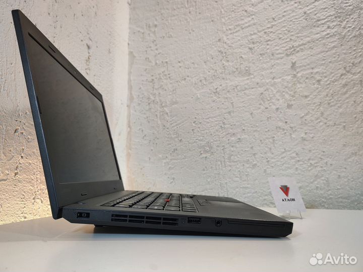 Ноутбук Lenovo: Core i3 6100U, Озу 8GB, SSD 480GB