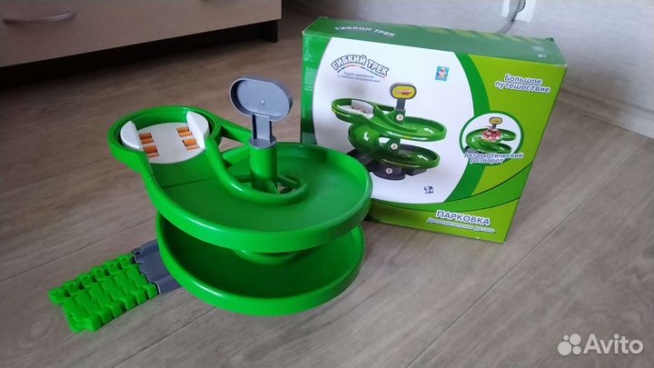 Гибкий трек парковка, разворот