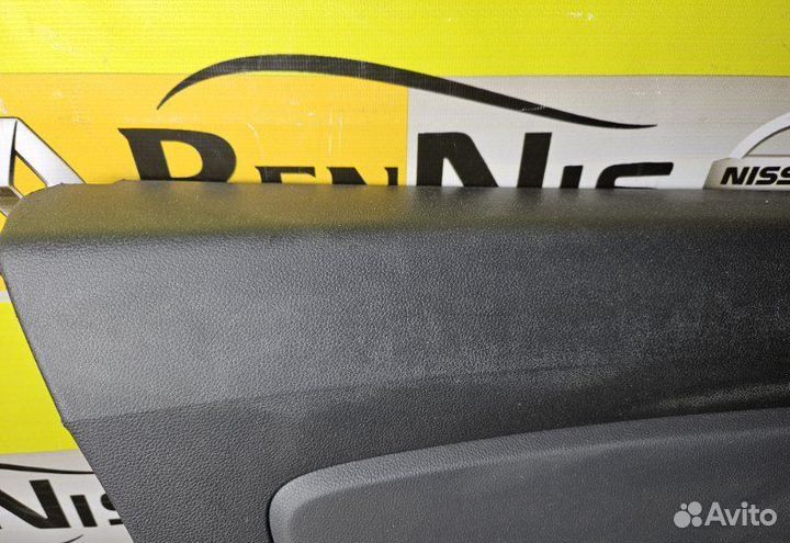 Обшивка двери передняя правая Renault Duster 2
