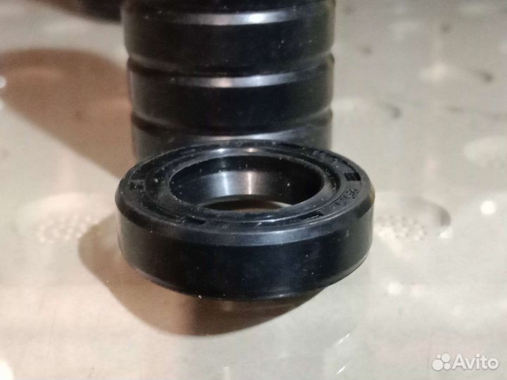 Сальники 15,5х25,5х7