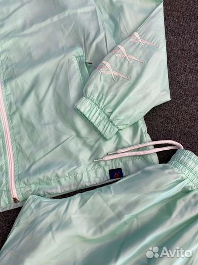 Спортивный костюм цвета tiffani