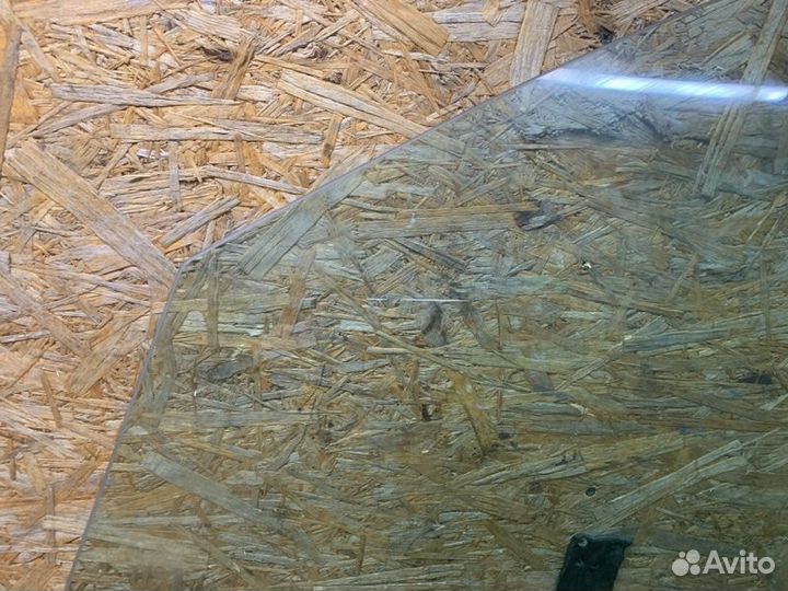 Стекло двери переднее левое Mercedes-Benz