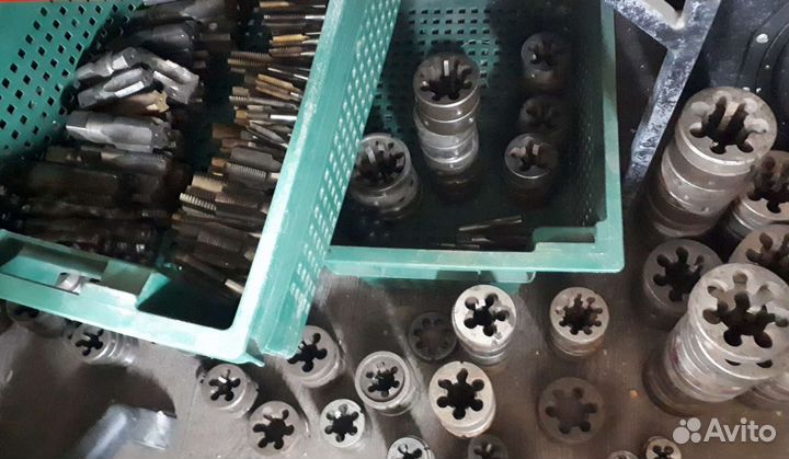 Метчик, плашка