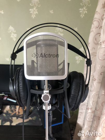 Микрофон akg p220
