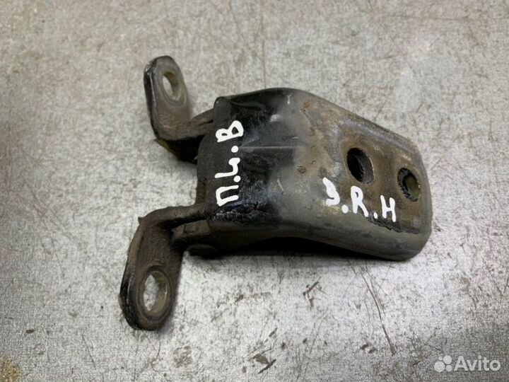 Петля двери Nissan Primera P12 1.6 QG16 2003