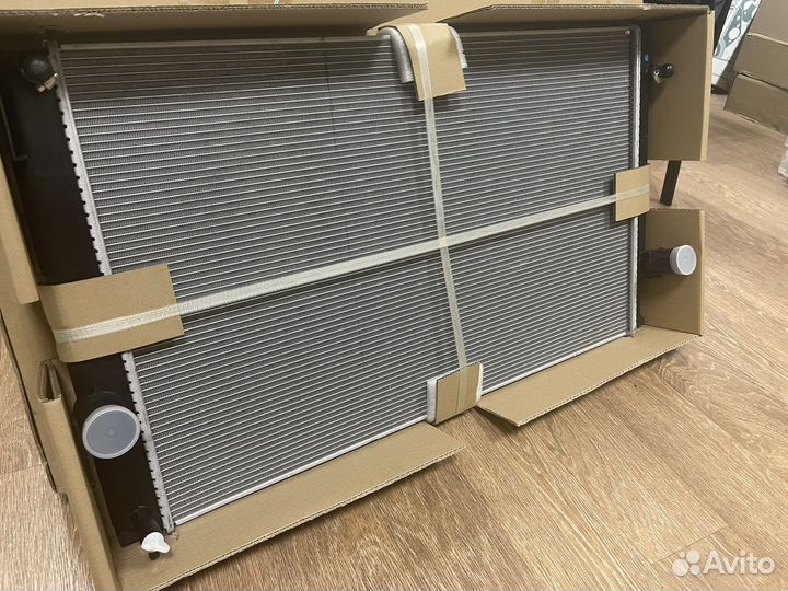 Радиатор охлаждения Lexus nx200t nx300