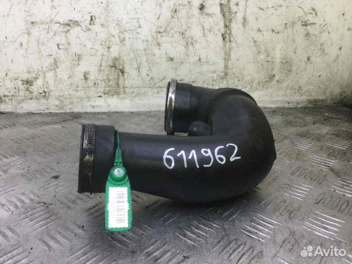 Патрубок турбины Мерседес Ц класс a6110940108 6119