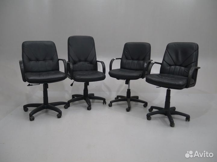 Офисное кресло