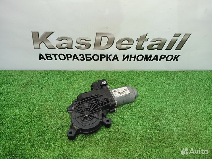 Правый моторчик стеклоподъёмника Skoda Roomster 1