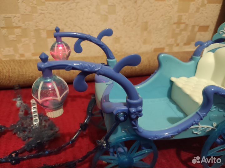 Карета с лошадью