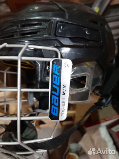 Хоккейный шлем