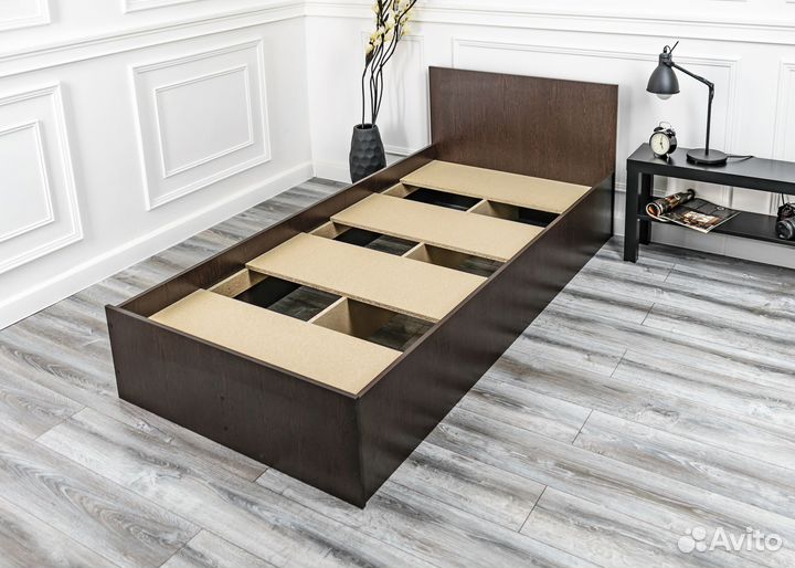 Кровать с матрасом