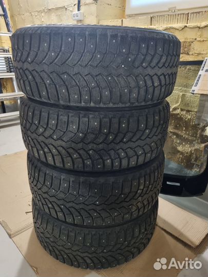 Bridgestone Blizzak Spike-01 225/55 R17 101T